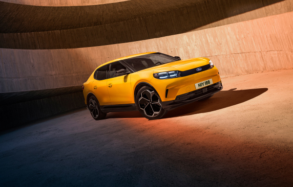 Электрический внедорожник  Ford Capri 2024 года