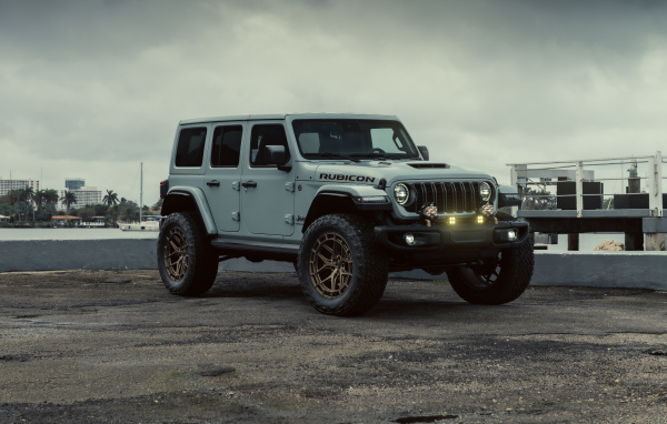 Большой джип Jeep Wrangler Rubicon 392