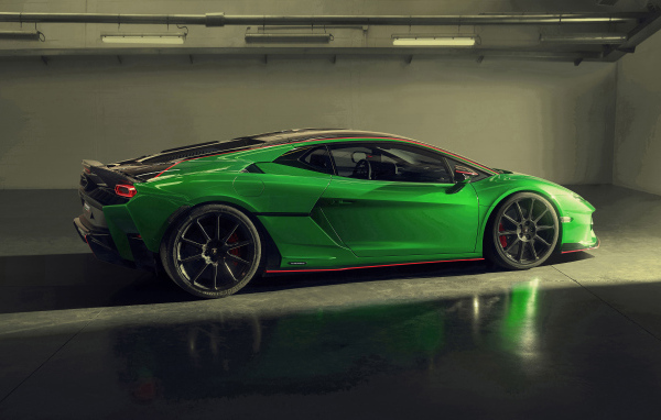 Зеленый автомобиль Lamborghini Temerario Alleggerita 2024 года вид сбоку