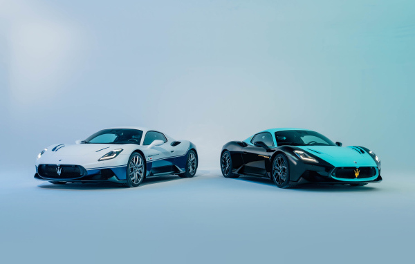 Два автомобиля Maserati MC20 Leggenda & Icona 2024 года