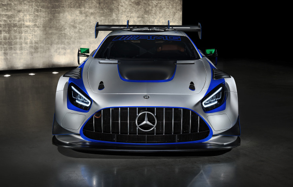 Автомобиль Mercedes-AMG GT3 Edition 130Y Motorsport вид спереди