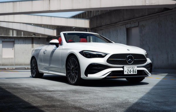 Белый кабриолет Mercedes-Benz CLE 200 AMG Line Cabrio 2024 года