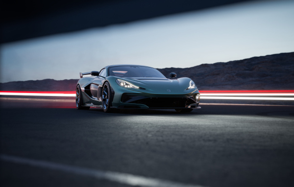 Автомобиль Rimac Nevera R 2024 года на дороге