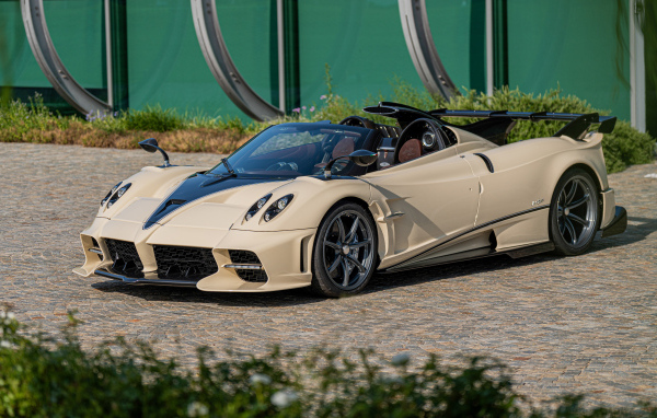 Быстрый автомобиль Pagani Imola Roadster 2024 года