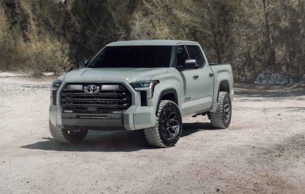 Большой пикап Toyota Tundra