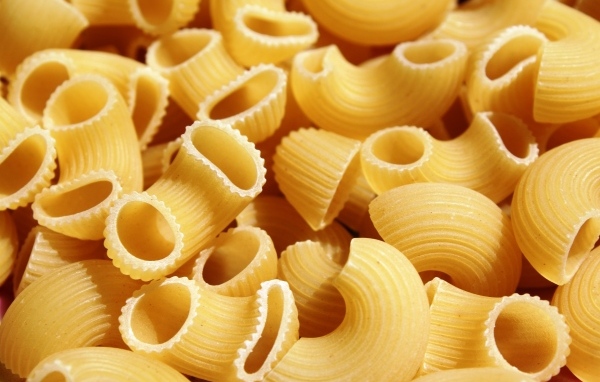 Большие макаронные изделия крупным планом