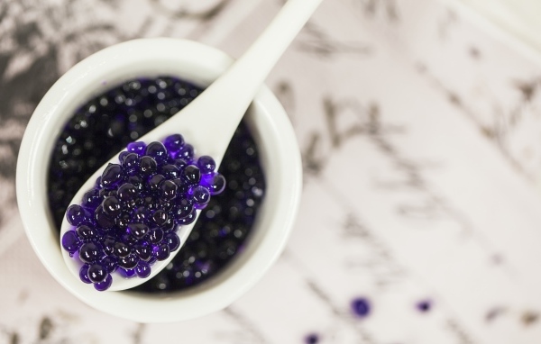 Лавандовая икра на ложке