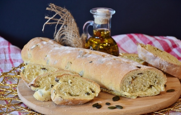 Буханка чиабатта с семечками подсолнуха