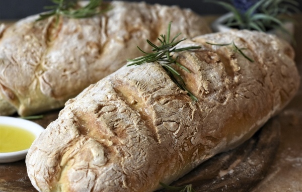 Чиабатта с розмарином крупным планом