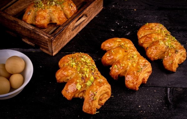 Сладкие ароматные булочки с фисташками