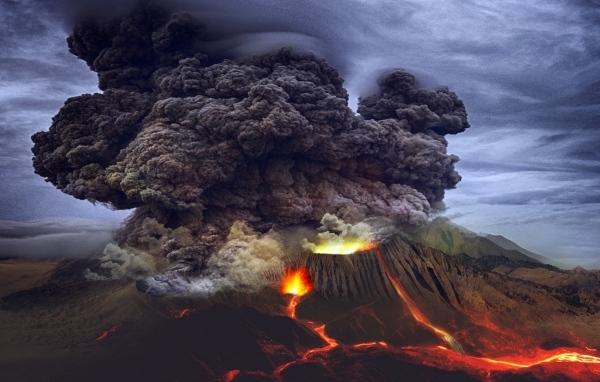 Страшный черный дым над извергающимся вулканом