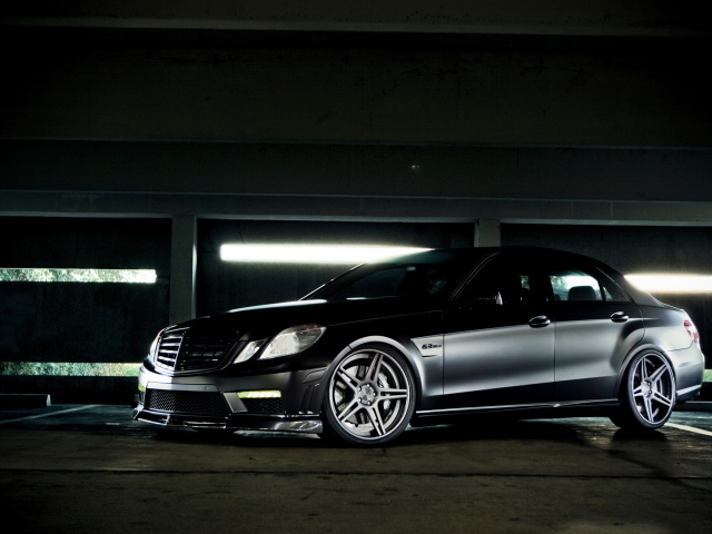 Mercedes-Benz-E63 AMG