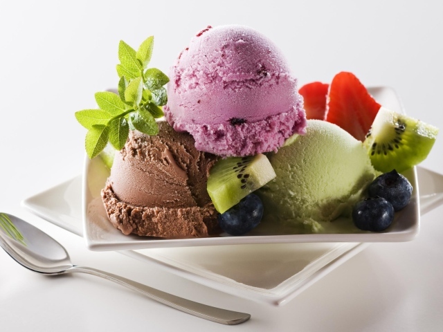 http://www.zastavki.com/pictures/640x480/2013/Food___Cakes_and_Sweet_Ice_cream_and_berries_037064_29.jpg