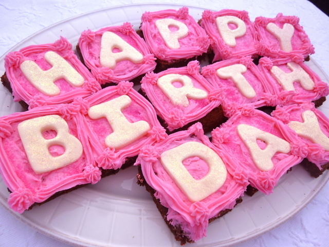 Вкусные пирожные на день рождения