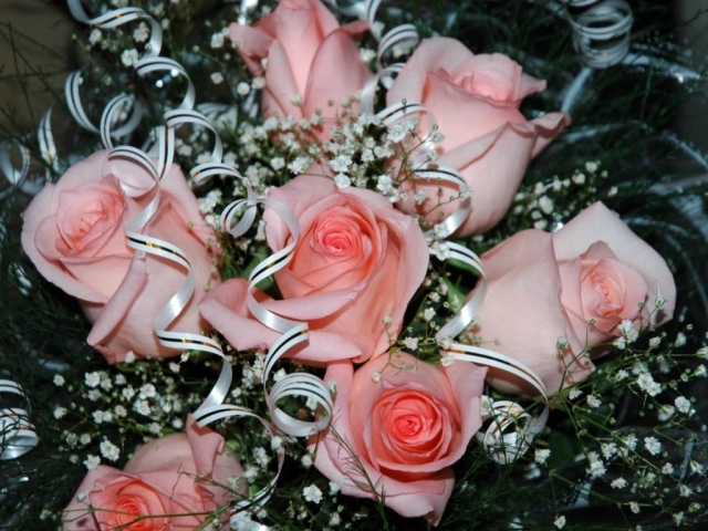 Праздничный букет роз