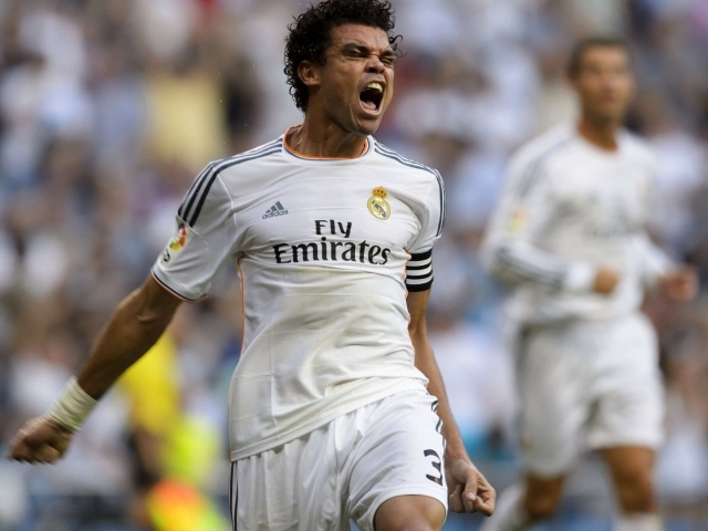Real Madrid Pepe is shouting