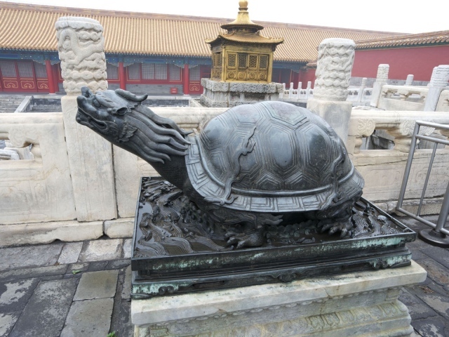 Памятник черепахе