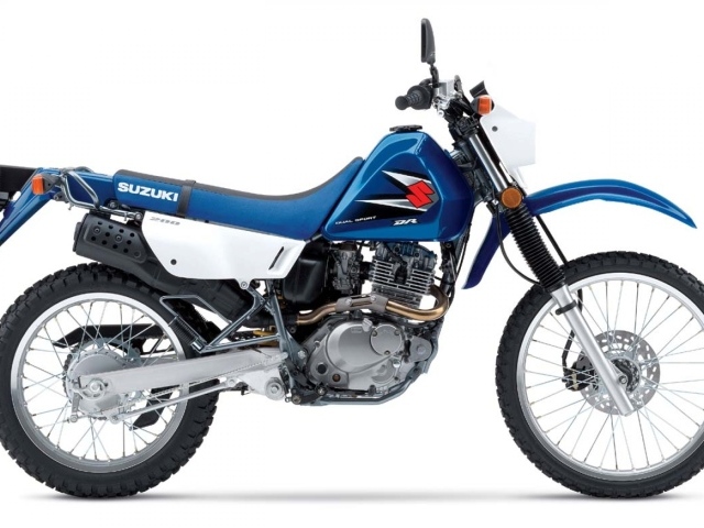 Быстрый мотоцикл Suzuki DR 200 SE