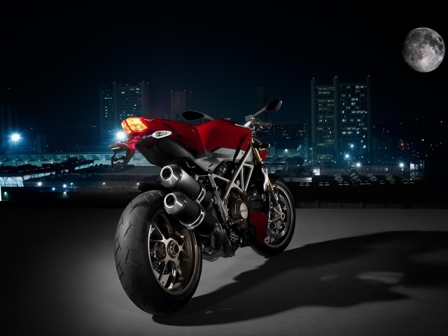 Ducati сексуальный мотоцикл