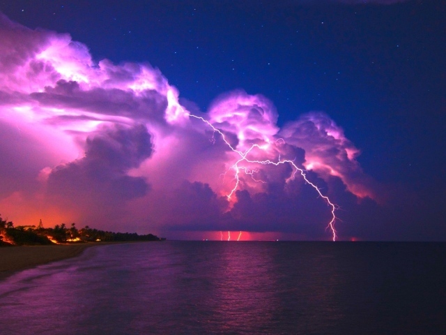 	  Thunder lightning over the sea