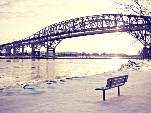 Талый снег весенним утром