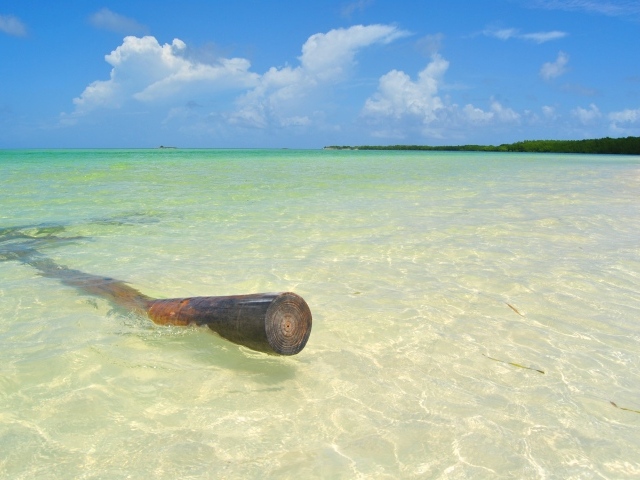Мелководье на курорте Кайо Энсеначос, Куба