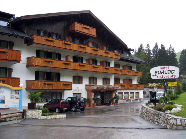 Гостиница на горнолыжном курорте Арабба, Италия