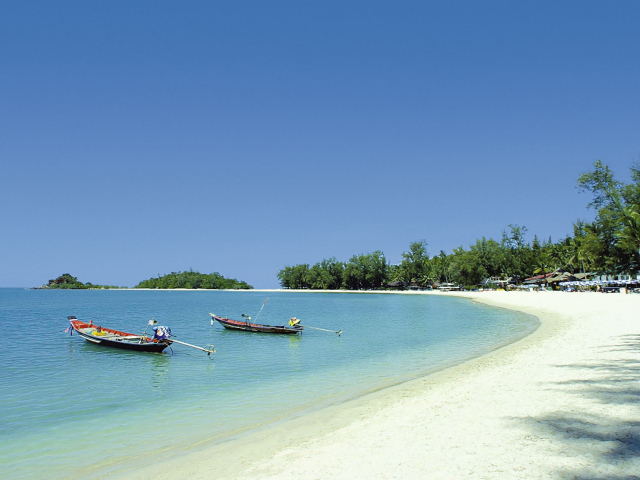 Летний отдых на пляже на острове Тао, Таиланд