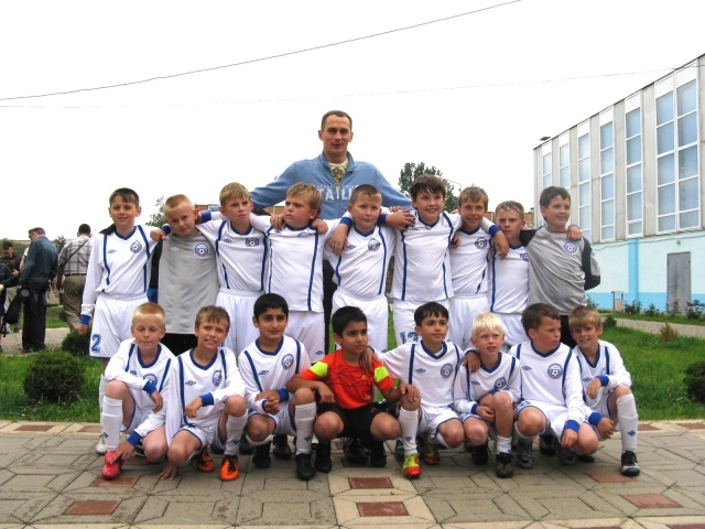 Rubin goalkeeper Sergei Ryzhikov with young fans