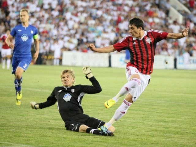 Sergei Davydov striker Aktobe field