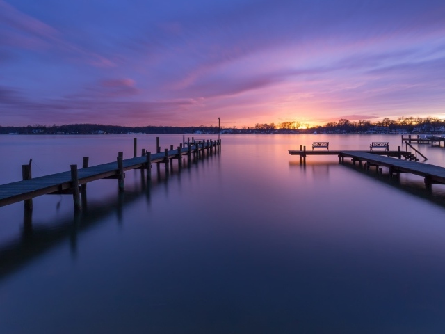 Прекрасный закат на озере в Мэриленде, США