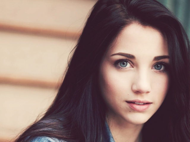 The Black Haired Girl Emily Rudd Wallpapers And Images Wallpapers Pictures Photos