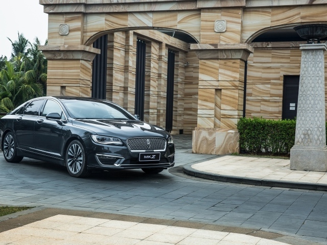 Черный автомобиль Lincoln MKZ Hybrid, 2017 