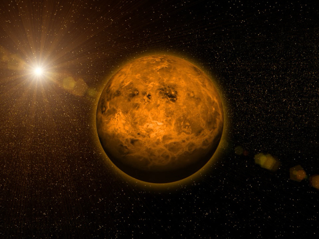 Планета Венера в свете Солнца 