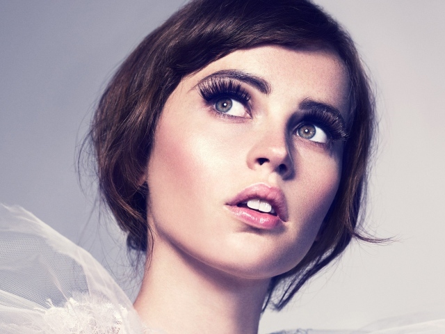 Актриса с выразительными глазами Фелисити Джонс 