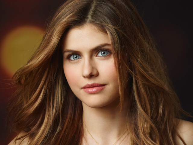 Blue-eyed brunette actress Alexandra Daddario