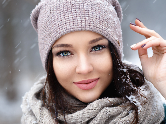 Nice blue-eyed brunette in a warm hat in winter wallpapers and images ...