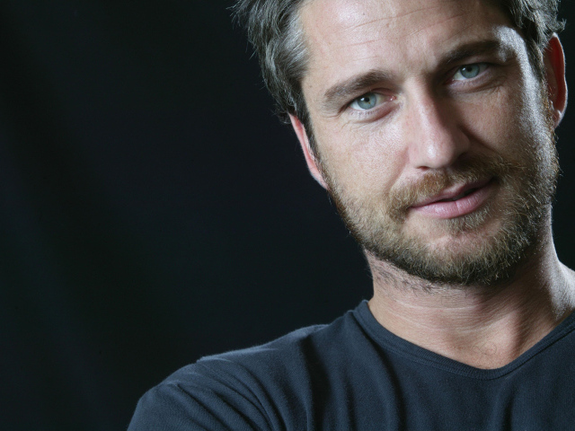 Красивый молодой актер Джерард Батлер