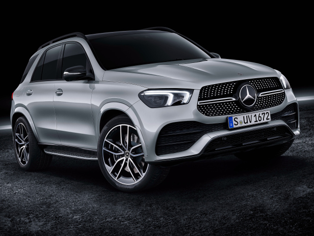Серебристый Mercedes-Benz GLE 450 2019 года
