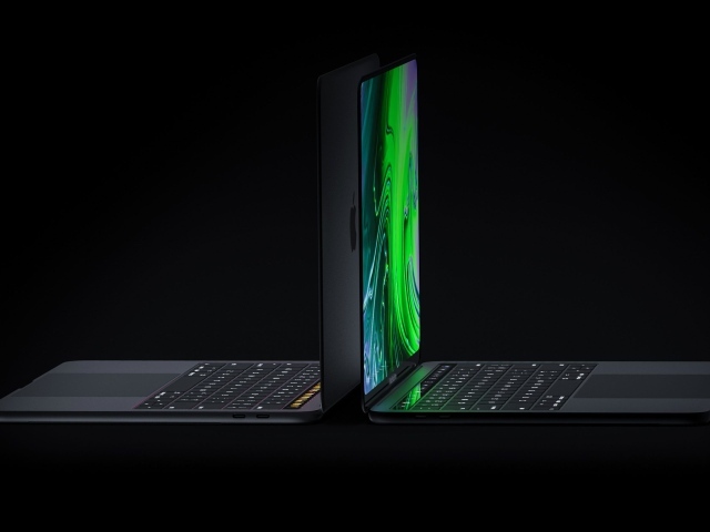 Два новых MacBook Pro от Apple, 2019 года на черном фоне