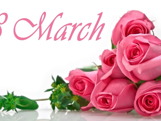 Букет розовых роз на белом фоне на 8 марта