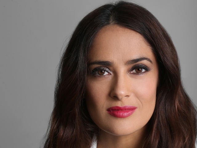 Популярная актриса Сальма Хайек лицо крупным планом