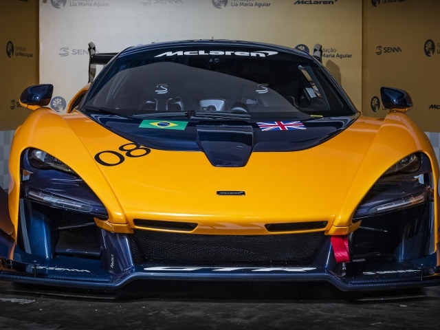 Спортивный автомобиль McLaren GTR 2020 года