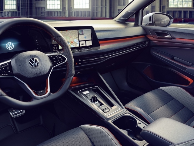 Черный кожаный салон автомобиля Volkswagen Golf GTI Clubsport 2020 года