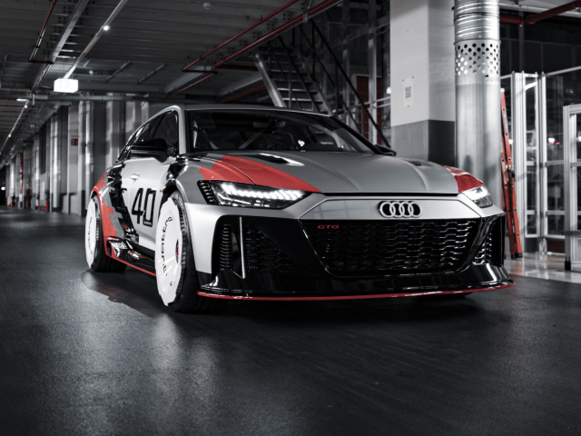Автомобиль Audi RS6 GTO Concept 2020  года на парковке