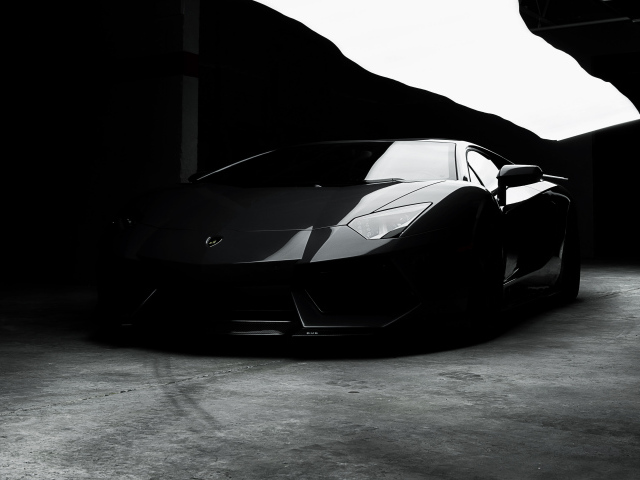 Chiếc xe Lamborghini Aventador đầy sức mạnh và quyến rũ. Hình ảnh này sẽ khiến bạn cảm thấy khao khát và hào hứng khi xem ngắm.