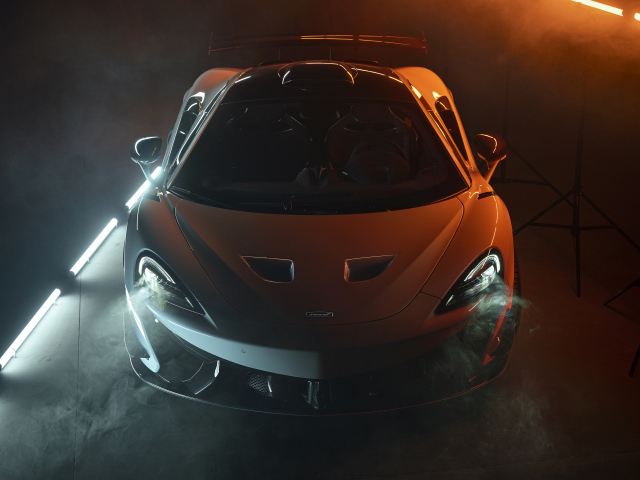 Автомобиль McLaren 620R,  2021 года вид сверху