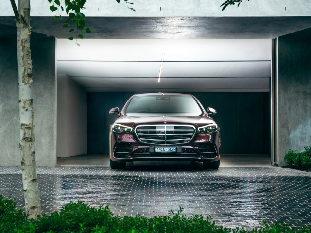 Автомобиль Mercedes-Benz S 450 Lang 4MATIC AMG Line 2021 года в гараже