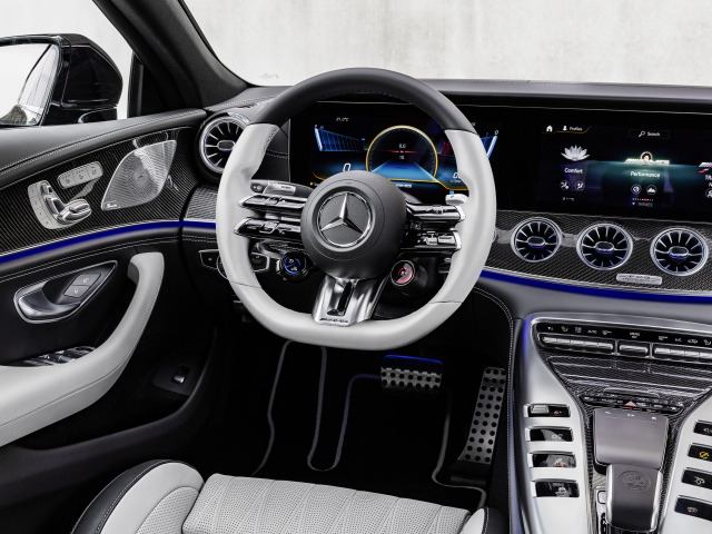 Салон автомобиля Mercedes-AMG GT 53, 2021 года
