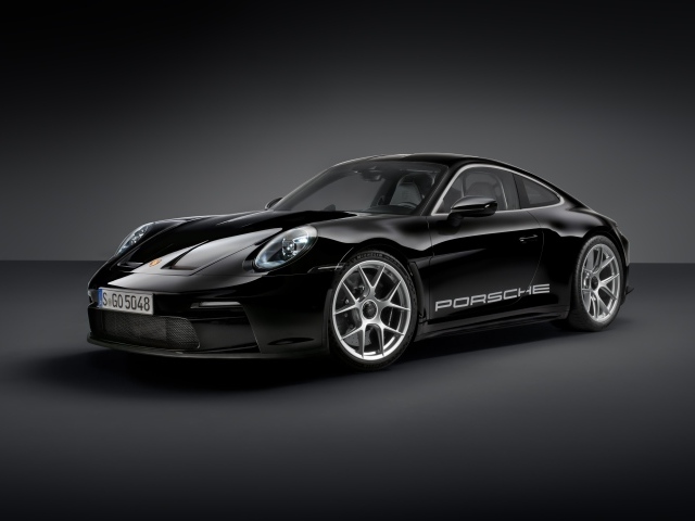 Черный автомобиль  Porsche 911 ST 2023 года